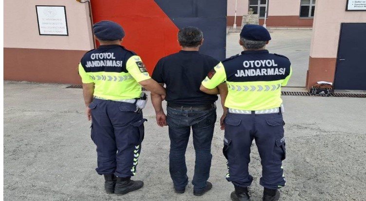 OSMANİYE’DE ARANAN SUÇLULARA OPERASYON: 19 YIL CEZASI OLAN ZANLI TUTUKLANDI