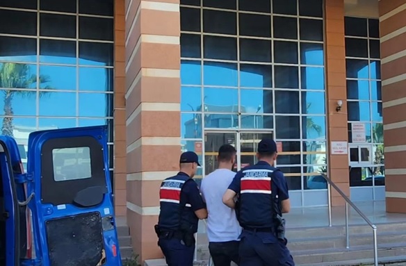 OSMANİYE'DE 19 YIL 7 AY KESİNLEŞMİŞ HAPİS CEZASIYLA ARANAN FİRARİ HÜKÜMLÜ YAKALANDI